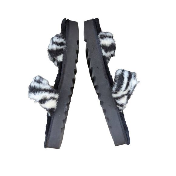 Koolaburra By Ugg Women's Size 12 Black Zebra Print Fuzzy Slipper Slides - Picture 4 of 5